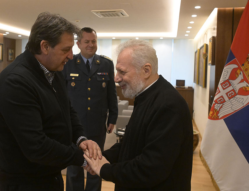 БЕОГРАД, 8. АПРИЛА /СРНА/ - Министар одбране Србије Братислав Гашић и Његово преосвештенство епископ браничевски Игњатије потписали су данас уговор о кориштењу земљишта Епархије уз војни комплекс "Пасуљанске ливаде" за потребе Министарства одбране и Војске Србије.