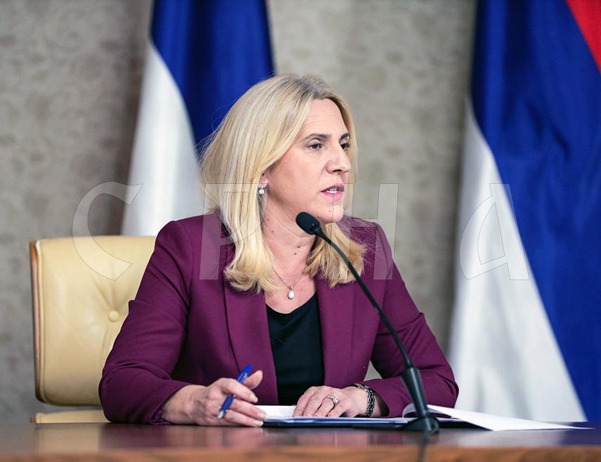 ИСТОЧНО САРАЈЕВО, 8. АПРИЛА /СРНА/ - Српски члан и предсједавајућа Предсједништва БиХ Жељка Цвијановић изјавила је данас да у БиХ нема безбједносне кризе на коју упорно упућују бошњачки политичари, већ искључиво политичке, поручивши да је неопходно вратити се дијалогу.