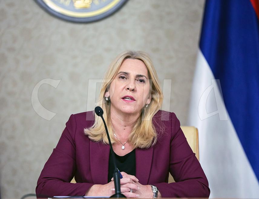 ИСТОЧНО САРАЈЕВО, 8. АПРИЛА /СРНА/ - Српски члан и предсједавајућа Предсједништва БиХ Жељка Цвијановић рекла је да високе представнике треба хитно вратити у Анекс 10 Дејтонског споразума, да раде свој посао одговорно, онако како им је право за то дао овај споразум.