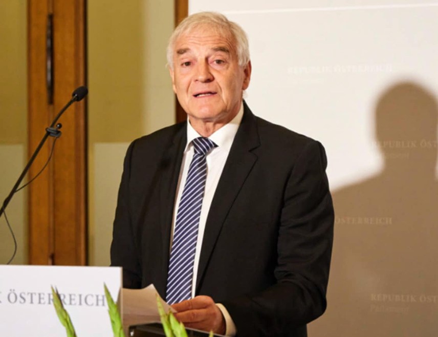 БАЊАЛУКА, 8. АПРИЛА /СРНА/ - Професор међународног права на Универзитету у Салзбургу Михаел Гајстлингер изјавио је да не постоји међународно-правна основа да Аустрија уведе санкције предсједнику Републике Српске Милораду Додику, с обзиром на то да није утврђено да је прекршио међународно право.