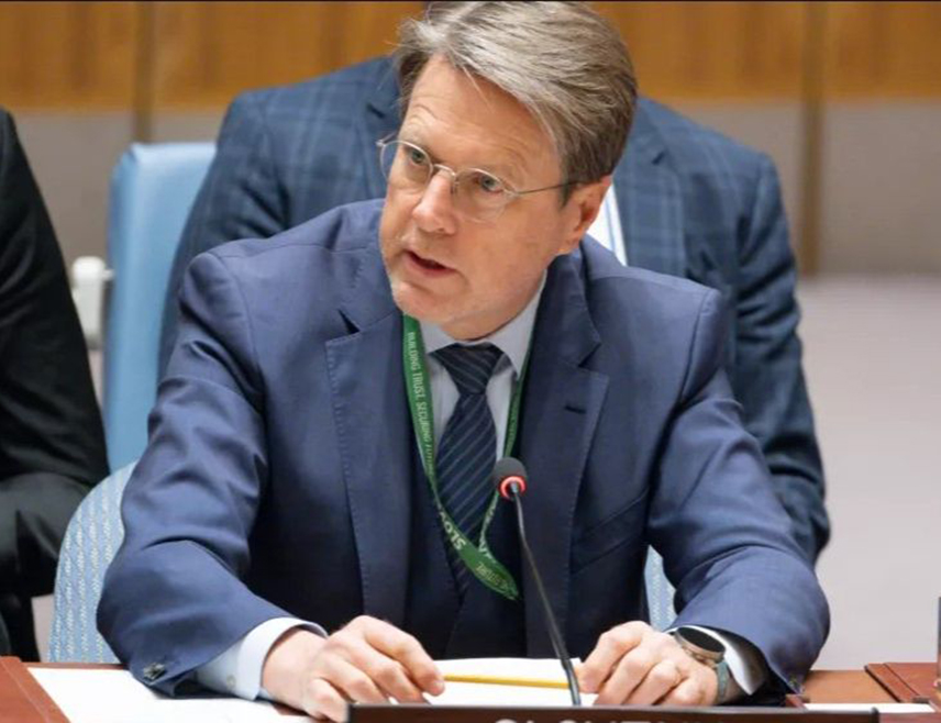 ЊУЈОРК, 8. АПРИЛА /СРНА/ - Амбасадор Словеније у УН Самуел Жбогар позвао је привремене власти у Приштини да се позабаве проблемима мањина на Косову и Метохији, прије свега, српске заједнице, нарочито када се ради о затварању српских институција које пружају кључне услуге.