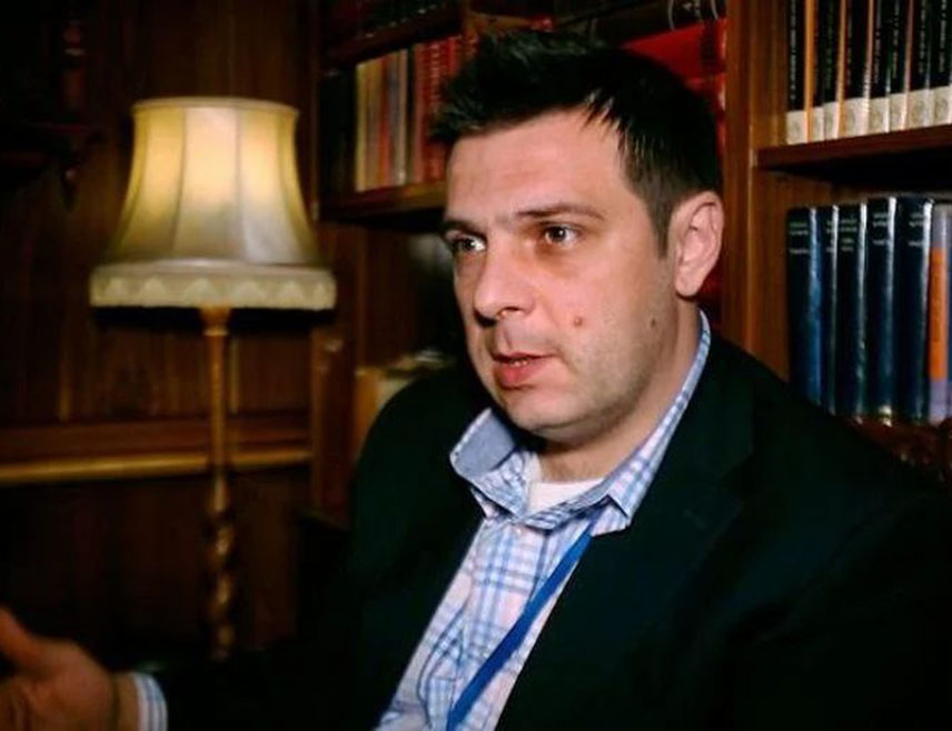 САРАЈЕВО, 10. АПРИЛА /СРНА/ - Тужилац вануставног Тужилаштва БиХ Дубравко Чампара потврдио је Срни да је јутрос поднио оставку Високом судском тужилачком савјету БиХ.