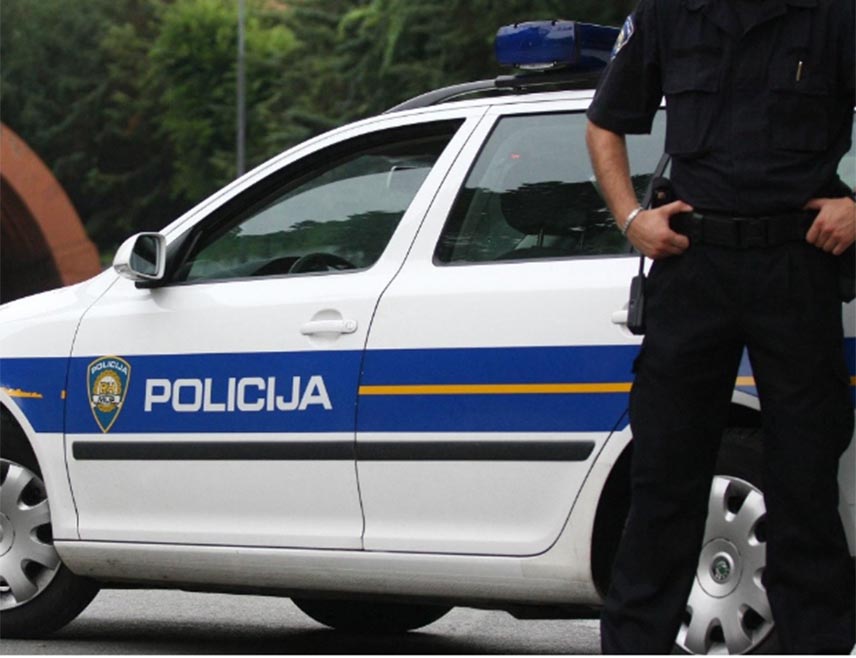 СПЛИT, 10. АПРИЛА /СРНА/ - У великој полицијској акцији у Хрватској ухапшено је 40 осумњичених за препродају разне врсте дроге, међу којима су организатор удружења Марко Бензон /39/, некадашњи свјетски првак у кик-боксу, те Јакша Цвитановић /50/, корчулански нарко-бос, преносе хрватски медији.