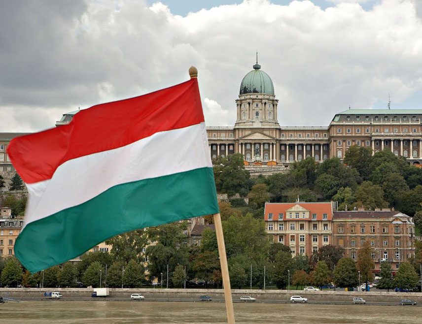 БУДИМПЕШТА, 10. АПРИЛА /СРНА/ - Влада Мађарске почеће да шаље гласачке листиће свим грађанима за национални референдум о потенцијалном приступању Украјине Европској унији, изјавио је Гергељи Гуљаш, шеф Кабинета мађарског премијера Виктора Орбана.