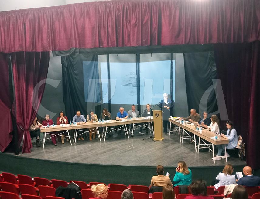 БАЊАЛУКА, 10. АПРИЛА /СРНА/ - Просвјетне институције и организације морају системски дјеловати да би дошло до побољшања положаја просвјетних радника, а посебно безбједности наставника и ученика, што је све већи проблем у наставном процесу, закључено је на округлом столу у Бањалуци о изазовима у образовном систему Републике Српске.