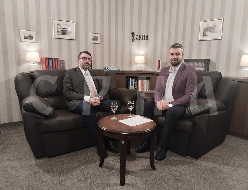 БАЊАЛУКА, 11. АПРИЛА /СРНА/ - Стручњак за безбједност Ратомир Антоновић оцијенио је да напади на предсједника Републике Српске Милорада Додика и предсједника Србије Александра Вучића не представљају само ударе на њих као политичке личности већ на Српску и Србију, односно српски народ.