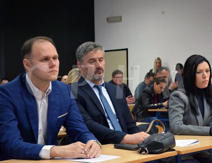 ДОБОЈ, 10. АПРИЛА /СРНА/ – Посланик СНСД-а у Народној скупштини Републике Српске Петар Јелић изјавио је Срни да је сада право вријеме да Српске донесе модеран устав који ће боље одражавати потребе грађана и реалност ентитета.