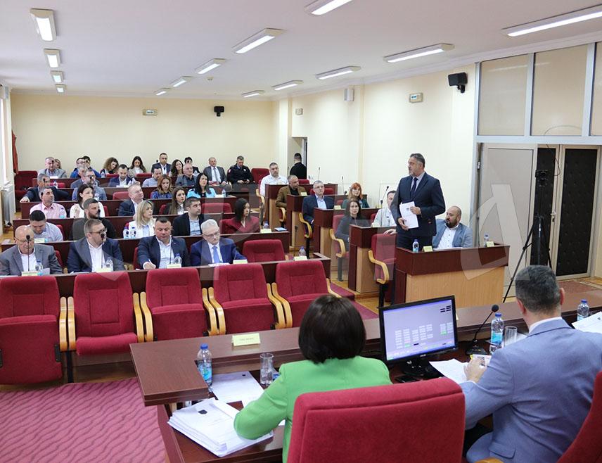 ДЕРВЕНТА, 10. АПРИЛА /СРНА/ - Скупштина општине Дервента подржала је данас овогодишњи програм и план рада градоначелника Игора Жунића, који је најавио реализацију инвестиција у износу већем од 10 милиона КМ.