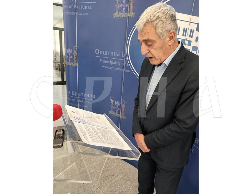 БРАТУНАЦ, 11. АПРИЛА /СРНА/ - Начелник општине Братунац Лазар Продановић најавио је подношење захтјева за ревизију вјештачења и жалбе Врховном суду Републике Српске због пресуде Вишег привредног суда у Бањалуци у спору општине и предузећа "Милрад група" у вези са уговором о додјели земљишта и објекта овој фирми.