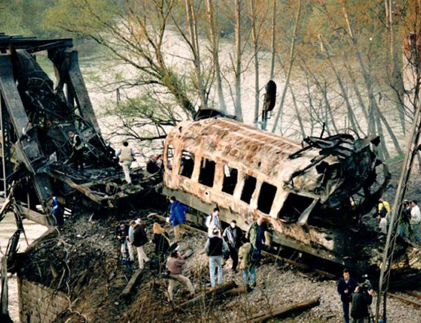 БЕОГРАД, 12.АПРИЛА /СРНА/ - На данашњи дан прије 26 година у НАTО бомбардовању Србије у Грделичкој клисури погођен је међународни путнички воз Београд-Солун, тачан број жртава до данас није утврђен, али претпоставка је да је погинуло више десетина цивила.