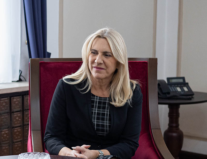 САРАЈЕВО, 12. АПРИЛА /СРНА/ - Српски члан и предсједавајућа Предсједништва БиХ Жељка Цвијановић честитала је Песах свим јеврејским општинама и свим припадницима јеврејске заједнице у Републици Српској и БиХ и навела да је то празник заједништва и окупљања.