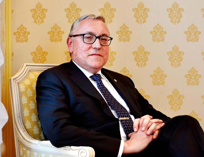 БЕЧ, 13. АПРИЛА /СРНА/ - Амбасадор Русије у Аустрији Дмитриј Љубински рекао је да Аустрија није промијенила своју агресивну антируску реторику, па су смијешни покушаји да се Беч предложи као могуће мјесто преговора о Украјини.