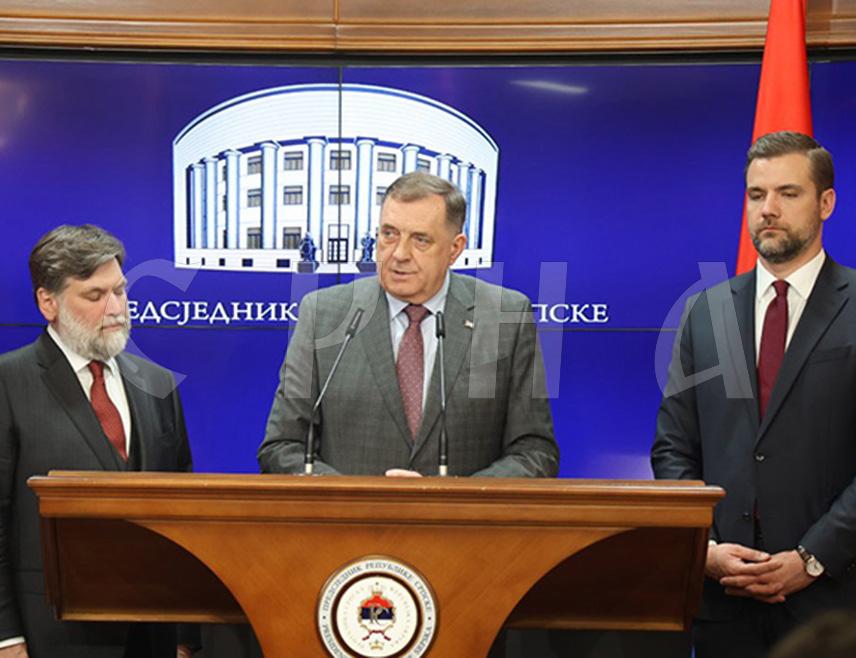 BANJA LUKA, APRIL 13 /SRNA/ - Republika Srpska President Milorad Dodik says that yesterday's central event of the pan-national rally "We Will Not Give Serbia Away" in Belgrade was a magnificent rally of national unity.