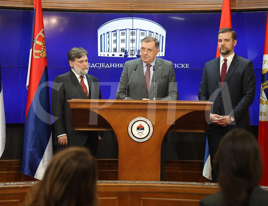 BANJA LUKA, APRIL 13 /SRNA/ - Republika Srpska President Milorad Dodik says the Minister of Foreign Affairs in the Council of Ministers Elmedin Konaković is synonymous with improvisation and that he cannot believe that someone who aspires to a serious job is not informed about how to do lobbying.