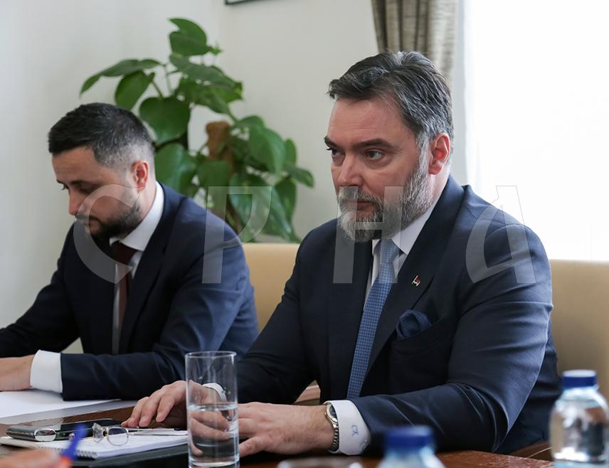 ИСТОЧНО САРАЈЕВО, 14. АПРИЛА /СРНА/ - БиХ није увела санкције Руској Федерацији,  нити ће их уводити све док су у институцијама на заједничком нивоу људи који слиједе политику предсједника Републике Српске Милорада Додика, изјавио је замјеник предсједавајуће Савјета министара Сташа Кошарац.