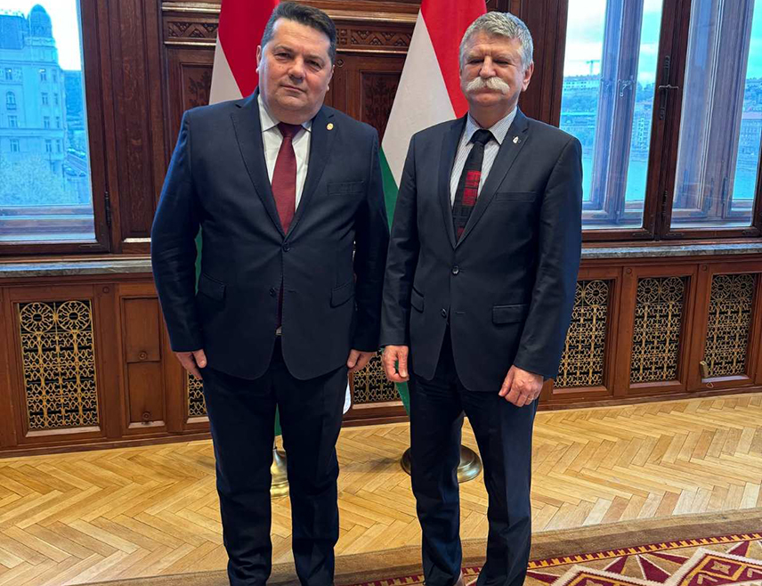 BANJA LUKA, APRIL 14 /SRNA/ - Christian Schmidt's activities are illegitimate grossly violating the legal order in BiH, stressed Republika Srpska National Assembly Speake Nenad Stevandić in a letter he delivered to Hungarian Parliament Speaker László Kövér in Budapest today.