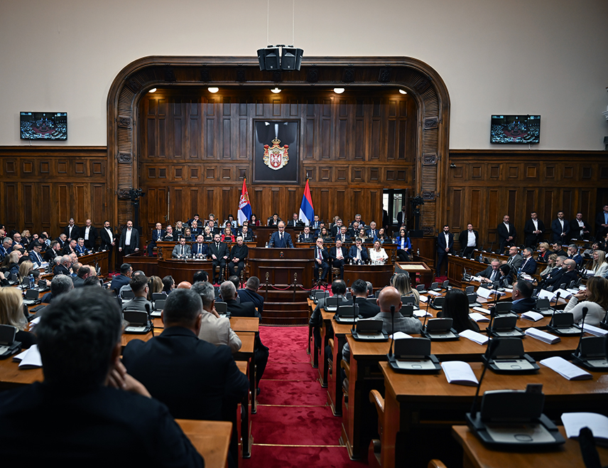БЕОГРАД, 15. АПРИЛА /СРНА/ - Кандидат за предсједника Владе Србије Ђуро Мацут поручио је данас у Скупштини Србије да је вријеме да Балкан постане симбол рјешења и да мора престати да буде симбол нестабилности.