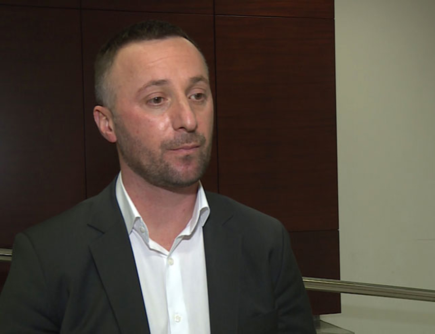 САРАЈЕВО, 15. АПРИЛА /СРНА/ - Посјета амбасадора чланица ПИК-а Меморијалном центру у Поточарима најбољи је показатељ да дио међународне заједнице додатно понижава српске жртве будући да им није пало на памет да одају почаст брутално убијеним Србима у Подрињу, рекао је Срни посланик СНСД-а у Представничком дому Парламентарне скупштине БиХ Милорад Којић.