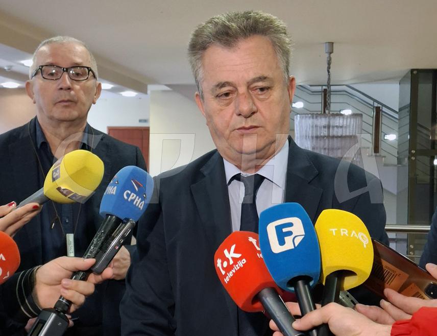 BANJA LUKA, APRIL 15 /SRNA/ - The president of the Working Group tasked with drafting a new Republika Srpska Constitution, Vitomir Popović, believes that former members of the Republika Srpska Army /RSA/, who are the most deserving of the creation of Republika Srpska, including families of fallen soldiers and former camp inmates, should have a place in the new Constitution of Srpska.