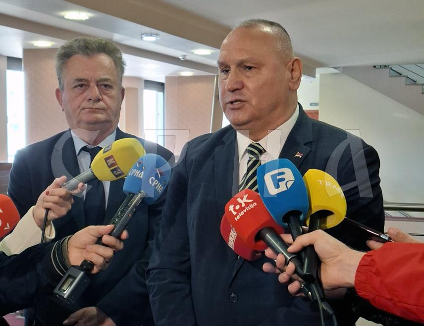 BANJA LUKA, APRIL 15 /SRNA/ - The president of the Organization of the Republika Srpska Army /RSA/ Commanding Officers, Slobodan Župljanin, says that this organization fully supports all participants in the process of enacting the new Constitution of Republika Srpska, especially the leadership of Srpska.