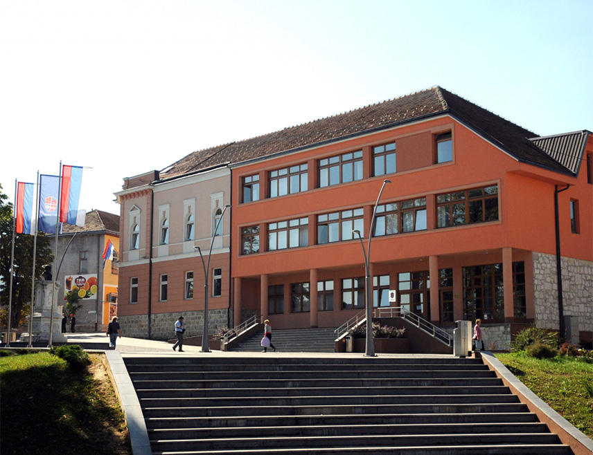 МРКОЊИЋ ГРАД, 15. АПРИЛА /СРНА/ - Скупштина општине Мркоњић Град сутра ће разматрати одлуке о давању сагласности у поступку додјеле концесија за експлоатацију бетонита на лежишту "Злокоси" и техничког грађевинског камена - доломита на лежишту "Герзово".