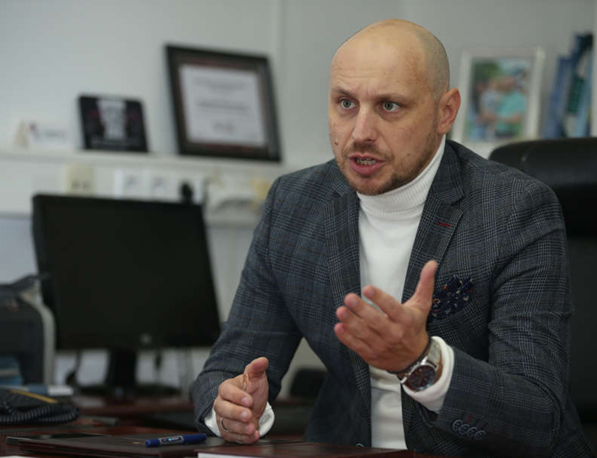 SARAJEVO, APRIL 15 /SRNA/ - Politicians in BiH will make decisions the moment they are respected by the international community and when it stops interfering in affairs in BiH, MP of the Serb People Caucus in the House of Representatives of the BiH Parliamentary Assembly Milan Petković told SRNA.