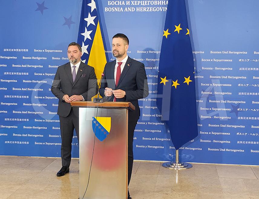 САРАЈЕВО, 15. АПРИЛА /СРНА/ - Министар финансија и трезора у Савјету министара Срђан Амиџић изјавио је данас да проблем пресуде у предмету "Вијадукт" може бити ријешен на нивоу Савјета министара и да БиХ мора да измири ту обавезу.