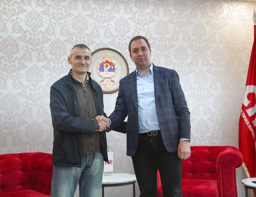 БАЊАЛУКА, 15. АПРИЛА /СРНА/ - Одборник у Скупштини општине Петровац/Дринић Бранимир Стојановић данас је приступио Социјалистичкој партији Српске /СПС/.