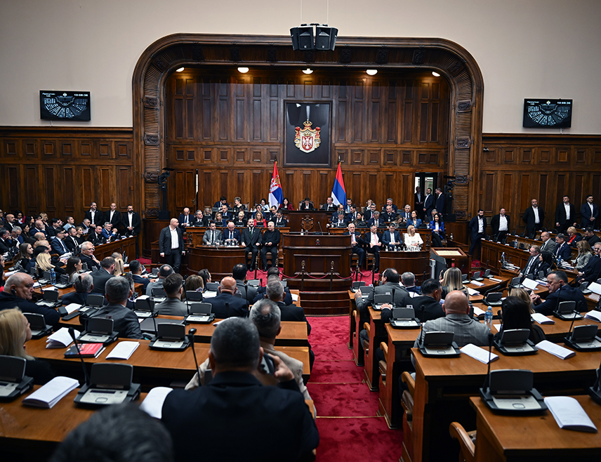 БЕОГРАД, 15. АПРИЛА /СРНА/ - Посланици Скупштине Србије завршили су рад на посебној сједници на којој се расправља о новој Влади Србије, а наставак је заказан за сутра.
