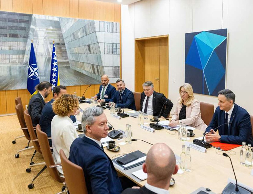 BRUSSELS, APRIL 15 /SRNA/ - Serb Member and Chairwoman of the BiH Presidency Željka Cvijanović told members of the North Atlantic Council in Brussels today that the current crisis is an opportunity for BiH to return to its people and institutions, which should carry out their obligations validly, credibly in the spirit of democracy.