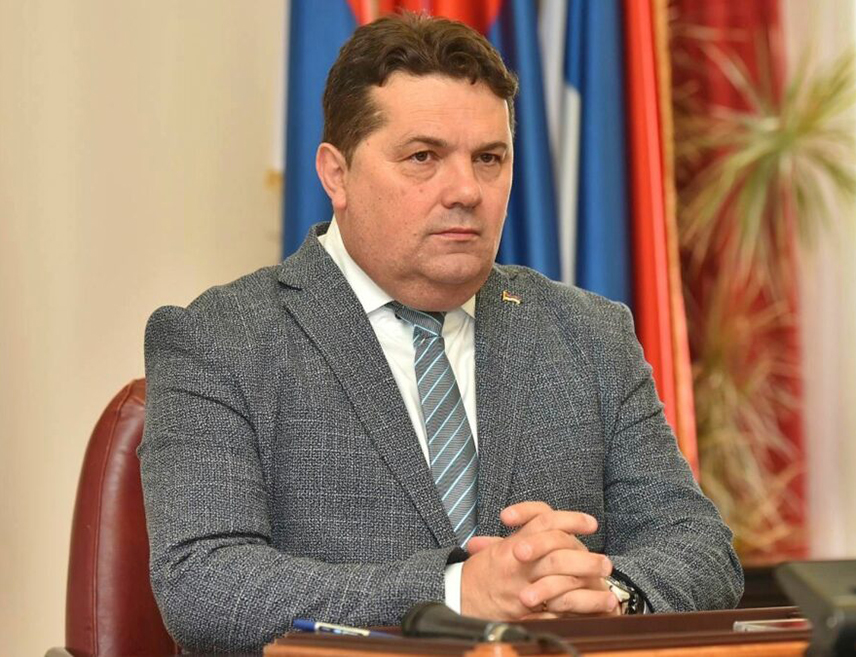 БАЊАЛУКА, 16. АПРИЛА /СРНА/ - Предсједник Народне скупштине Републике Српске Ненад Стевандић рекао је да се вануставни Суд БиХ захтјевом Интерполу за ревизију одлуке о нерасписивању потјернице за њим и предсједником Републике Српске Милорадом Додиком бори против међународне истине да се против њих спороводи политички прогон.