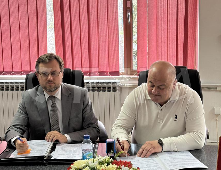 ШЕКОВИЋИ, 16. АПРИЛА /СРНА/ - Представницима Шековића данас је уручен агрегат на бензин за потребе општине, који је обезбиједила руска добротворна Фондације "Руска хуманитарна мисија"