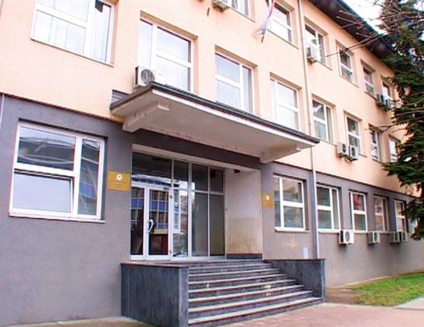 DOBOJ, APRIL 16 /SRNA/ - The District Court Doboj ordered the custody to former HVO member Dejan Tošić /53/ from Županja, who is charged with war crimes against Serb civilians in Derventa, whom he was beating until they lost consciousness in the prison camps located in the building of the former JNA House and in the Rabić military warehouse.