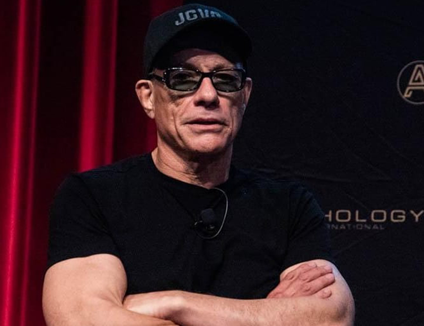 БРИСЕЛ, 17. АПРИЛА /СРНА/ - Холивудска звијезда белгијског поријекла Жан-Клод ван Дам изјавио је да је спреман да посјети Русију као амбасадор мира.