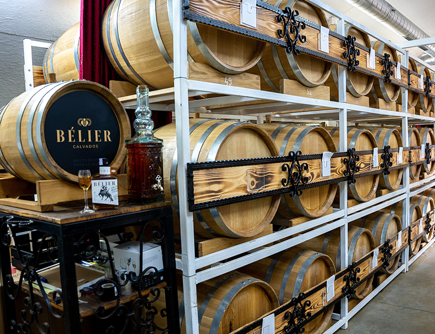 ПРИЈЕДОР, 22. АПРИЛА /СРНА/ - Супружници Сњежана и Горан Јокић из Приједора произвели су у малој породичној фирми, брендирали и заштитили калвадос "Белијер", жестоко алкохолно пиће поријеклом из Француске, по квалитету и реномеу слично коњаку.