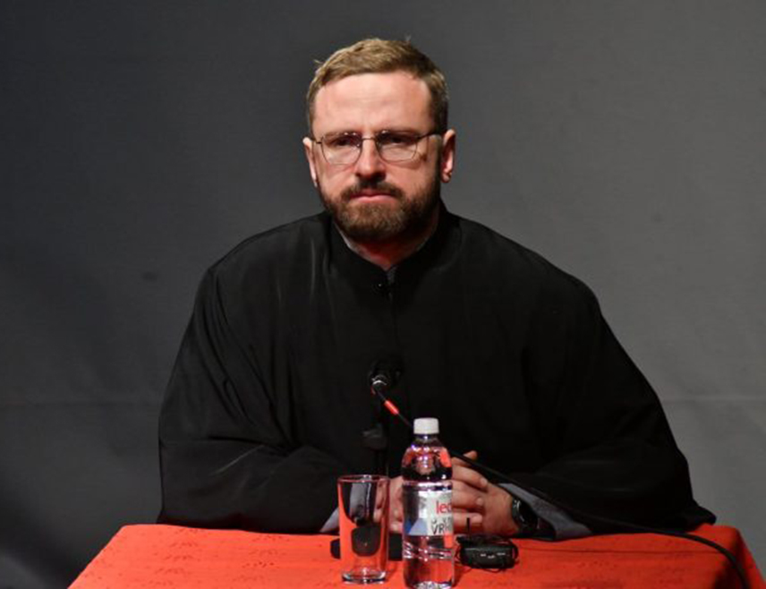 Ђого напомиње да данас човјек радије прича о гријеху него о смрти - да се читава култура поноси блудом, неуздржљивошћу, среброљубљем, а да се онда очекује друштво посвећено идејама, васпитању, доброти и солидарности