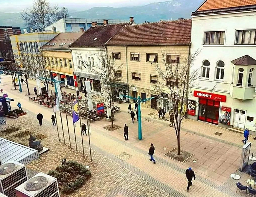 БИХАЋ, 17. АПРИЛА /СРНА/ - Обиљежавање оснивања такозване Армије БиХ у Бихаћу обиљежило је интонирање Парадног марша српске војске који је написао Станислав Бинички.