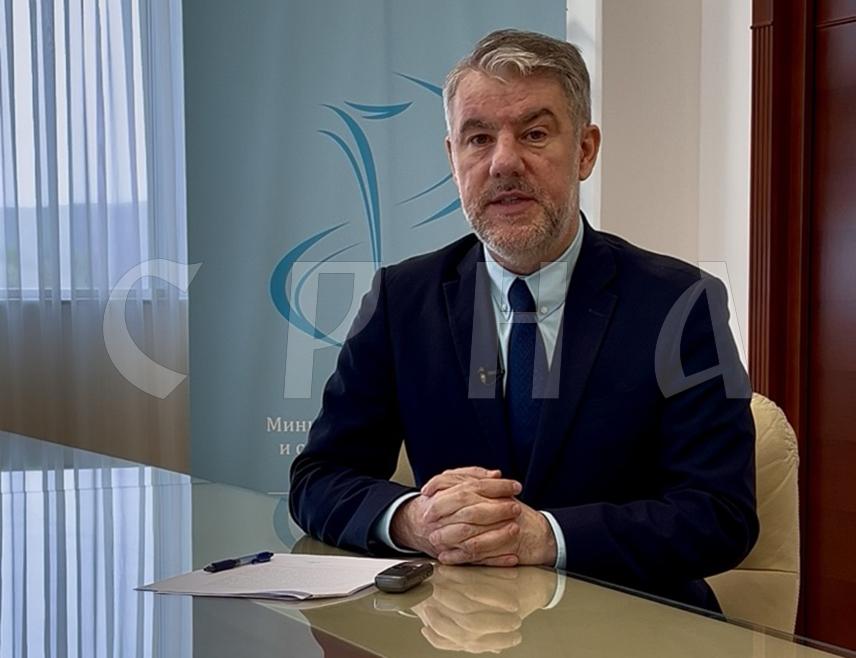 БАЊАЛУКА, 18. АПРИЛА /СРНА/ - Министар здравља и социјалне заштите Републике Српске Ален Шеранић поручио је да Влада Српске активно ради на реализацији финансијског модела којим би били исплаћени порески дугови болница, а прва којој ће бити измирене све обавезе је Болница "Србија" у Источном Сарајеву.