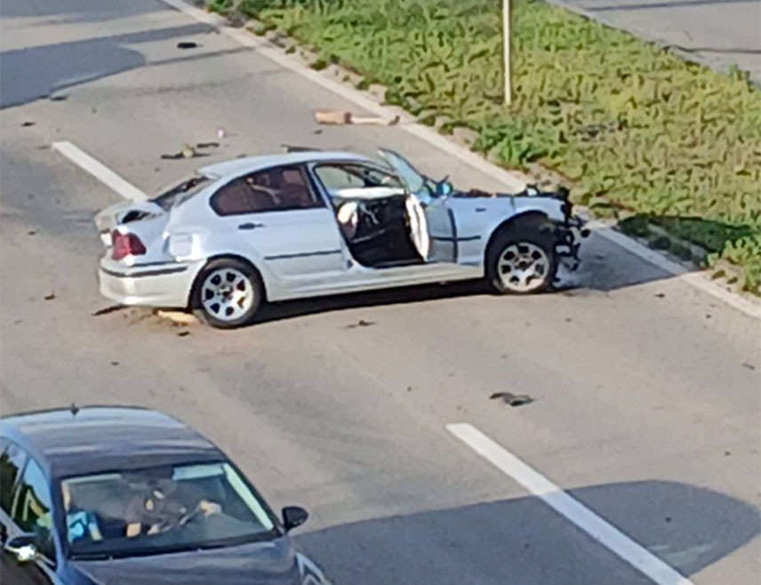 БАЊАЛУКА, 19. АПРИЛА /СРНА/ - Једно лице повријеђено је данас у судару два путничка возила код Приједорске петље у Бањалуци и превезено је на Универзитетски клинички центар Републике Српске.