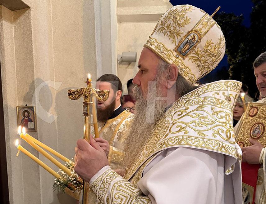 БИЈЕЉИНА, 20. АПРИЛА /СРНА/ - Његово високопреосвештенство митрополит зворничко-тузлански Фотије поручио је на Васкршњој литургији у Саборном храму у Бијељини да данас хришћани празнују пуноћу своје вјере, пуноћу наде и љубави хришћанске.