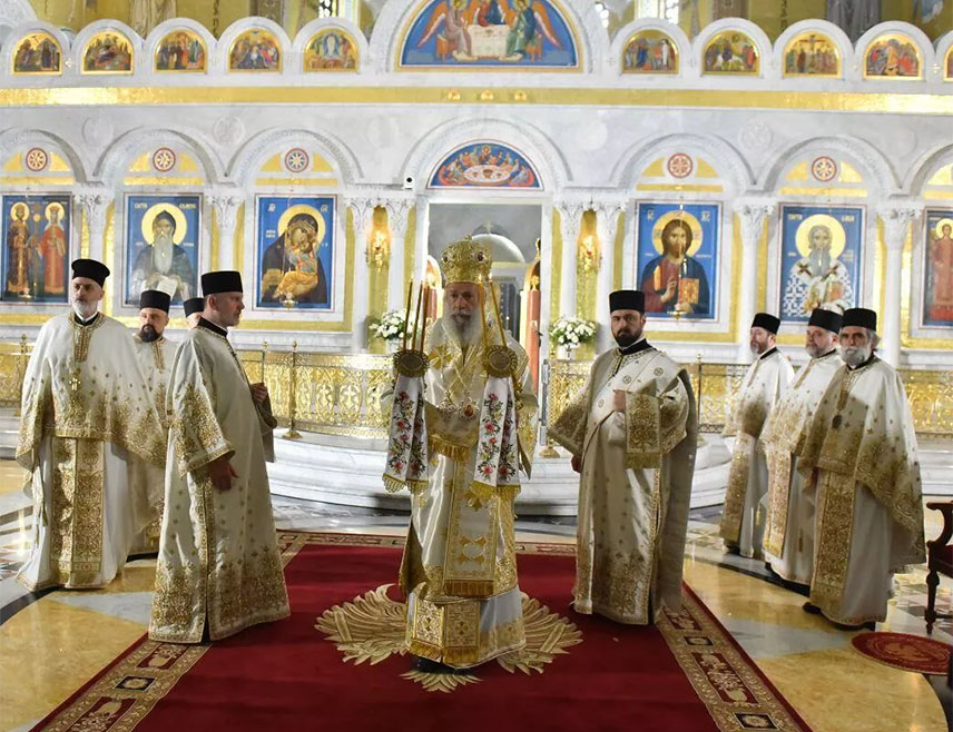 БЕОГРАД, 20. АПРИЛА /СРНА/ - Његово преосвештенство епископ хвостански Алексеј служио је у присуству великог броја вјерника Васкршњу литургију у завјетном Храму Светог Саве у Београду.