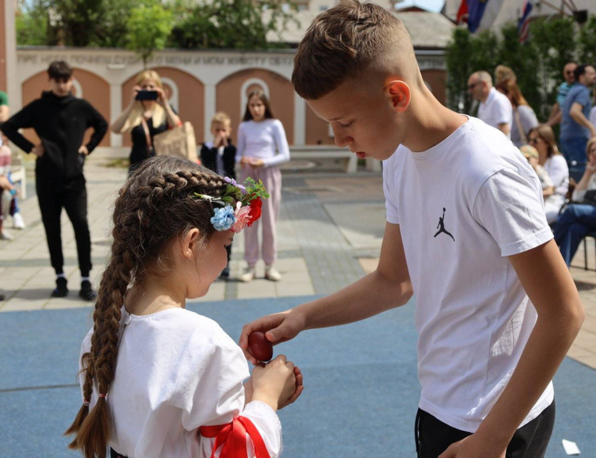 БИЈЕЉИНА, 20. АПРИЛА /СРНА/ - На "Јајаријади", одржаној данас испред Центра за културу "Семберија" у Бијељини, изабрано је најљепше нашарано и најтврђе васкршње јаје.