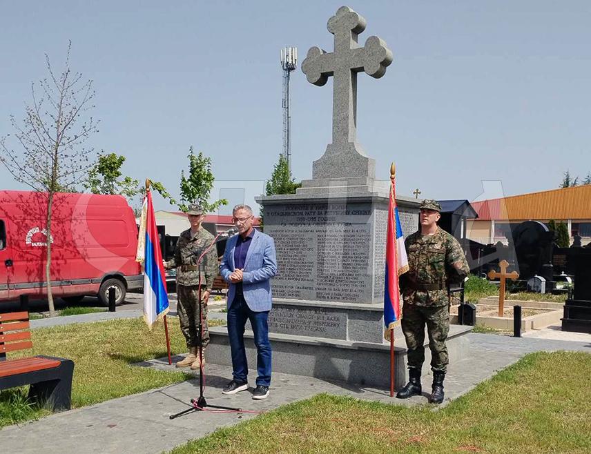 БИЈЕЉИНА, 21. АПРИЛА /СРНА/ - Сјећањем на хероје одбране у Одбрамбено-отаџбинском рату, на Мајевици и у Бијељини данас су обиљежене 32 године од битке за стратешку коту Бањ брдо у којој су погинула 33 борца Друге мајевичке бригаде Војске Републике Српске.