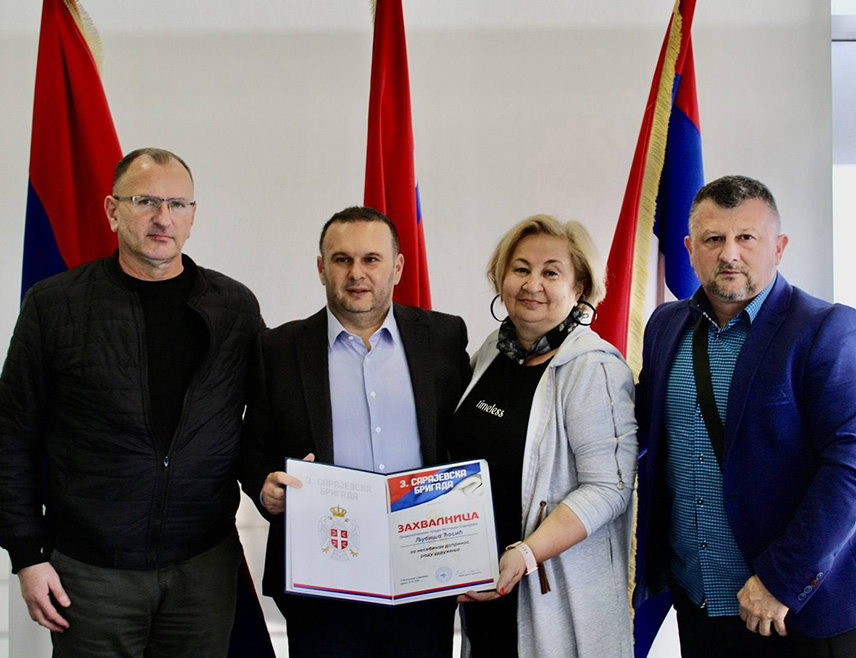 ИСТОЧНО САРАЈЕВО, 22. АПРИЛА /СРНА/ - Градоначелник Источног Сарајева Љубиша Ћосић рекао је данас на састанку са представницима Удружења "Трећа сарајевска бригада" да је дужност свих да буду подршка борцим Војске Републике Српске и њиховим породицама.
