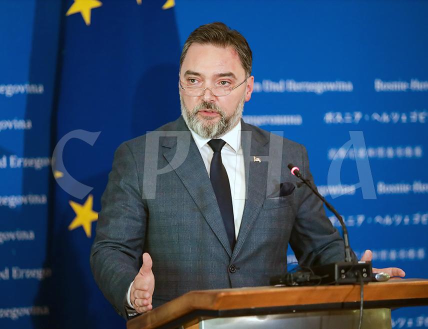 SARAJEVO, APRIL 22 /SRNA/ - The deputy chairman of the Council of Ministers, Staša Košarac, said that the only priority of the political activities of the "troika" is to harm Republika Srpska and its institutions.