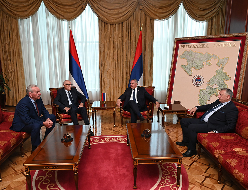 БАЊАЛУКА, 23. АПРИЛА /СРНА/ - Премијер Републике Српске Радован Вишковић рекао је да је један од приоритета Владе побољшање положаја пензионера кроз повећање примања, бањску рехабилитацију, али и друге мјере које се проводе.