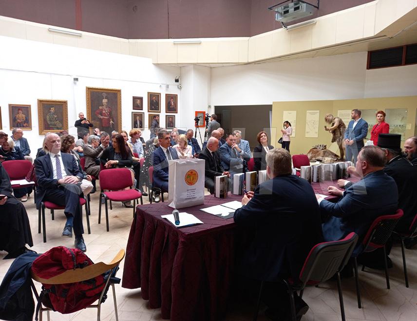 БАЊАЛУКА, 23. АПРИЛА /СРНА/ - У Музеју Републике Српске у Бањалуци данас су представљена издања Међународне фондације духовног јединства народа - збирке књига академских истраживања "Руски писци и православље", чији је циљ афирмација православља и јединства православних земаља.