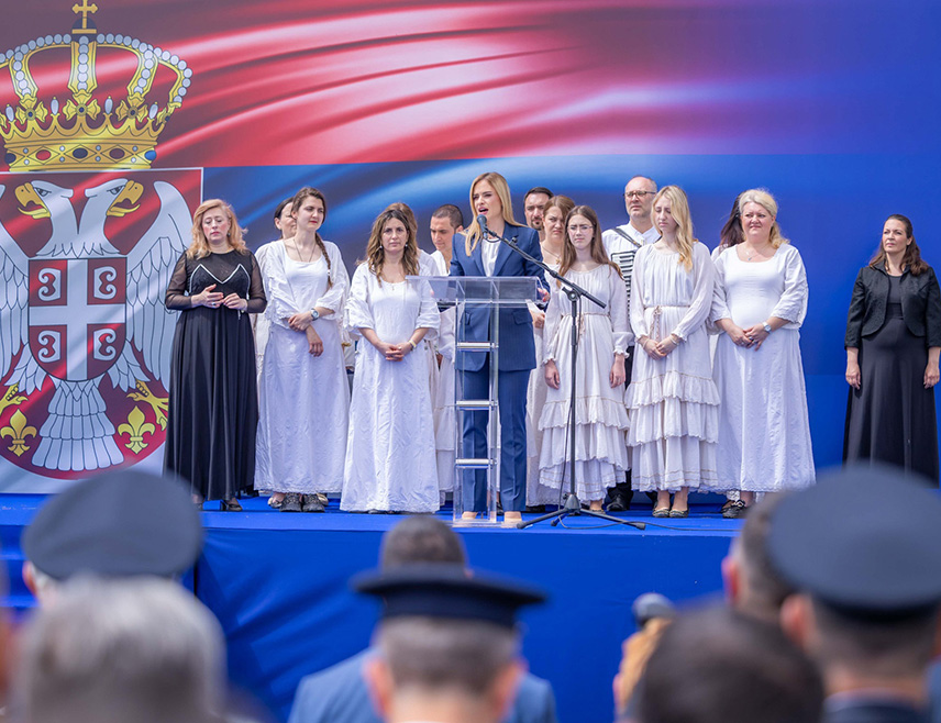 БЕОГРАД, 23. АПРИЛА /СРНА/ - Вријеме је да се Срби помире у име трагично завађених предака како би могли да заједнички крче пут за генерације потомака које долазе, поручила је министар за рад, запошљавање, борачка и социјална питања Србије Милица Ђурђевић Стаменковски у Tакову на државној церемонији обиљежавања 210 година од Другог српског устанка.