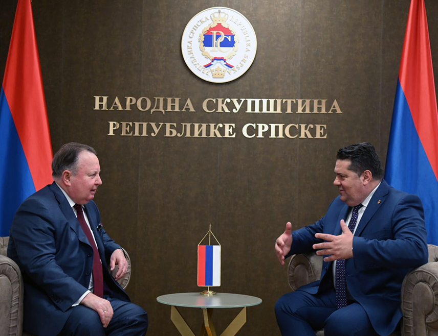 БАЊАЛУКА, 23. АПРИЛА /СРНА/ - Предсједник Народне скупштине Републике Српске Ненад Стевандић истакао је на састанку са предсједником Међународног јавног фонда јединства православних народа Валеријем Алексејевом да се у Српској свакодневно одвијају активности које промовишу заједничку културу руског и српског народа.