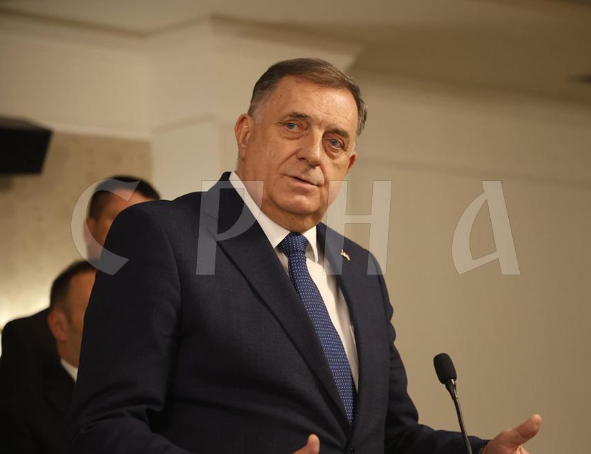 EAST SARAJEVO, April 23 (SRNA) – The President of Republika Srpska Milorad Dodik stated that the entity’s police force will not retreat in the face of any challenges when it comes to defending the institutions and the Constitution, accusing Sarajevo of spreading falsehoods to deepen the political crisis and provoke further escalation—an effort he claims will not succeed.